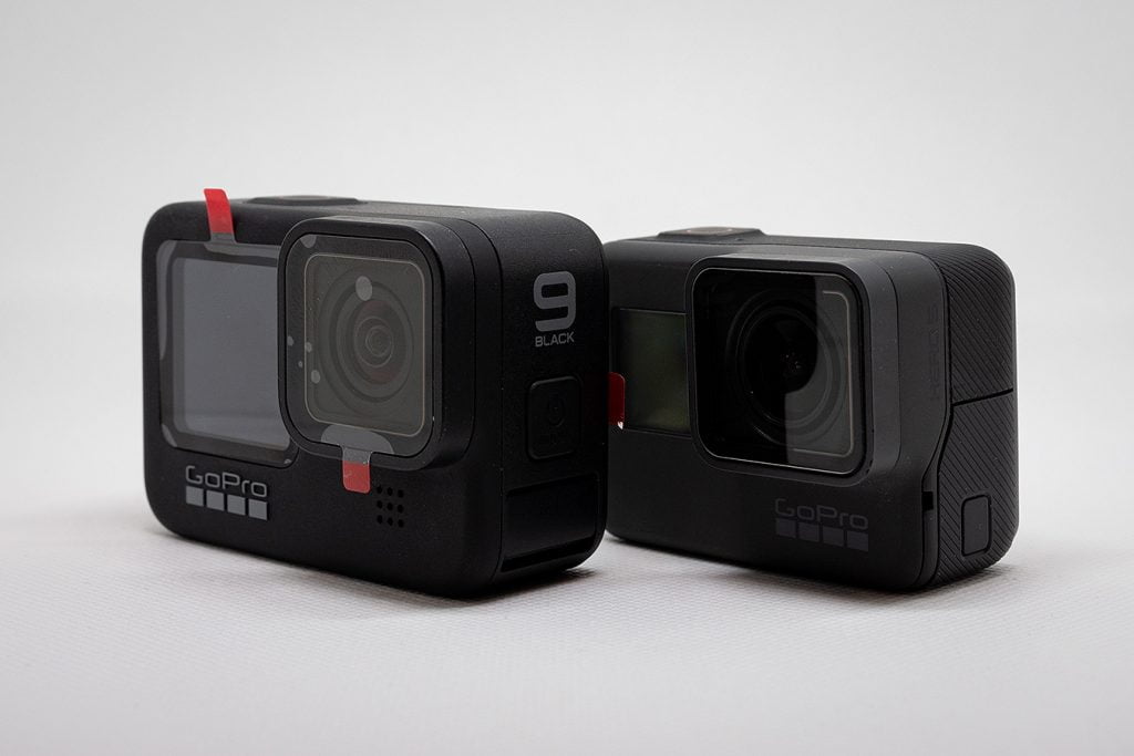 GoPro Hero9 BlackとGoPro Hero5 Black。一回りサイズが大きくなっている